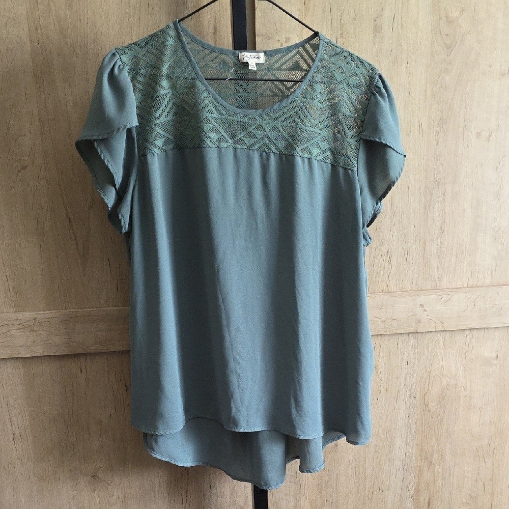(J43) Lily White Olive Color Green Lace Detail Blouse Sz XL